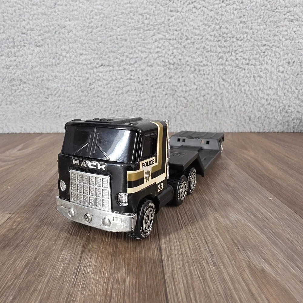 Vintage 1989 Buddy L Mack Police Semi Truck Lowboy Trailer Black Gold 23 Macau